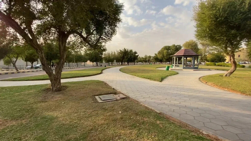 Al Nahda Park green space and walking trails in Riyadh