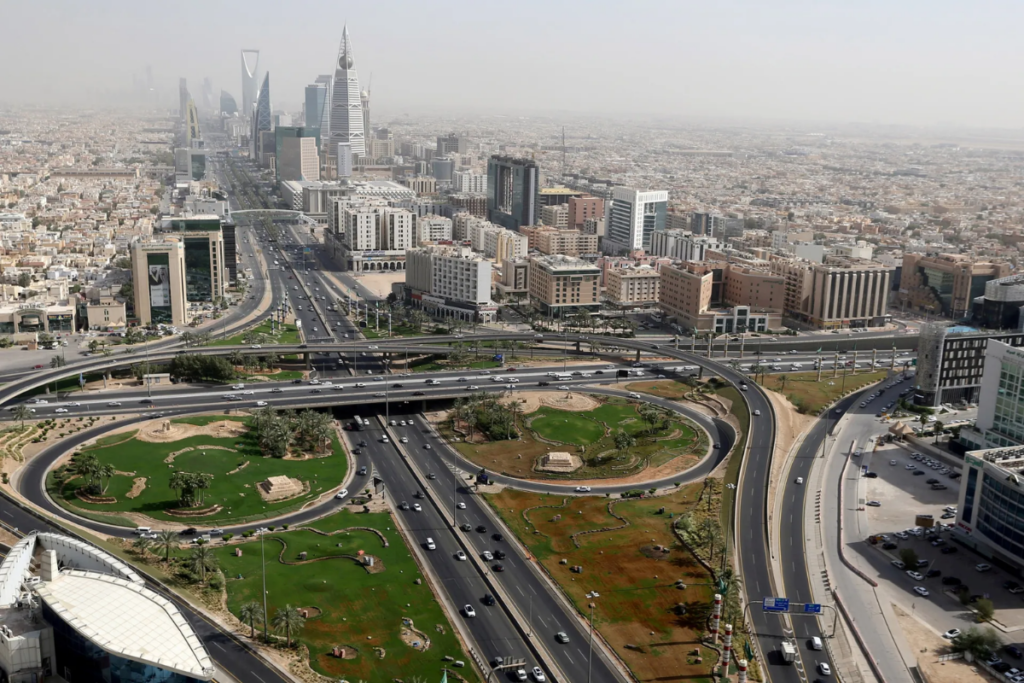 Cultural Etiquette in Saudi Arabia: 5 Essential Tips for Residents