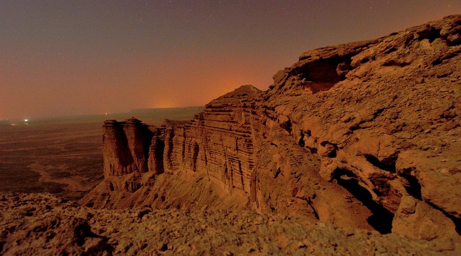Edge of the World near Riyadh, one of the best stargazing spots in Saudi Arabia