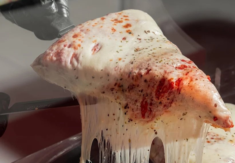 thick crust pizza at Spontini Riyadh
